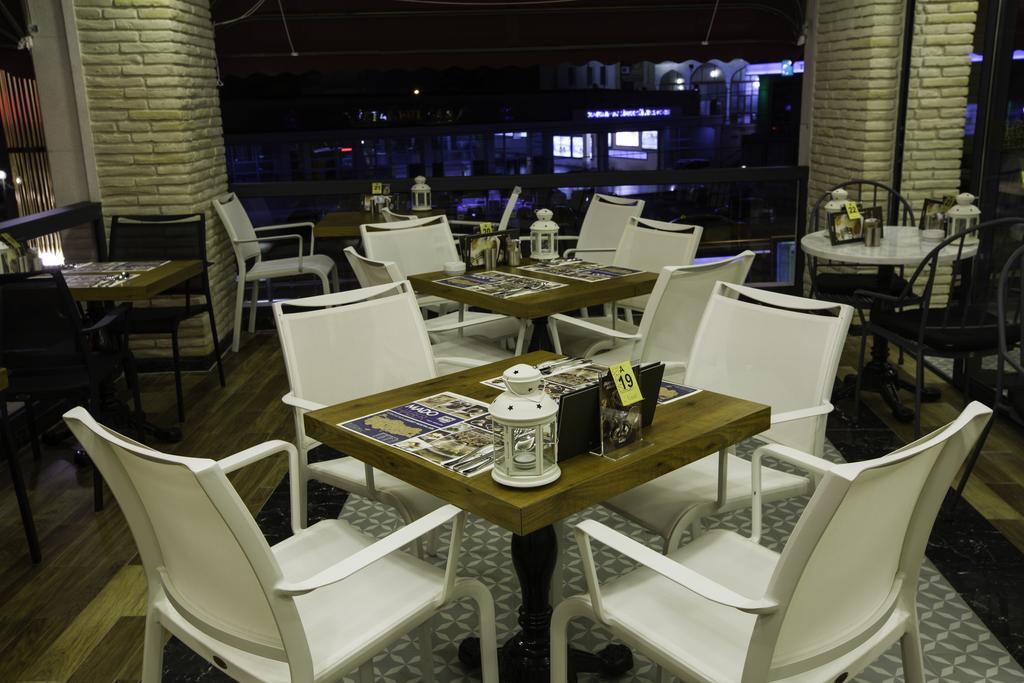 Hotel Phosphorion Istanbulská provincie Exteriér fotografie Interior of a restaurant in Nicosia