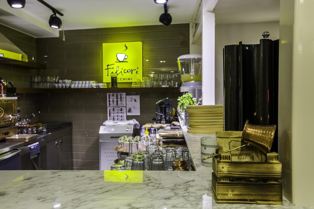 Hotel Phosphorion Istanbulská provincie Exteriér fotografie A coffee shop in Cairo, Egypt