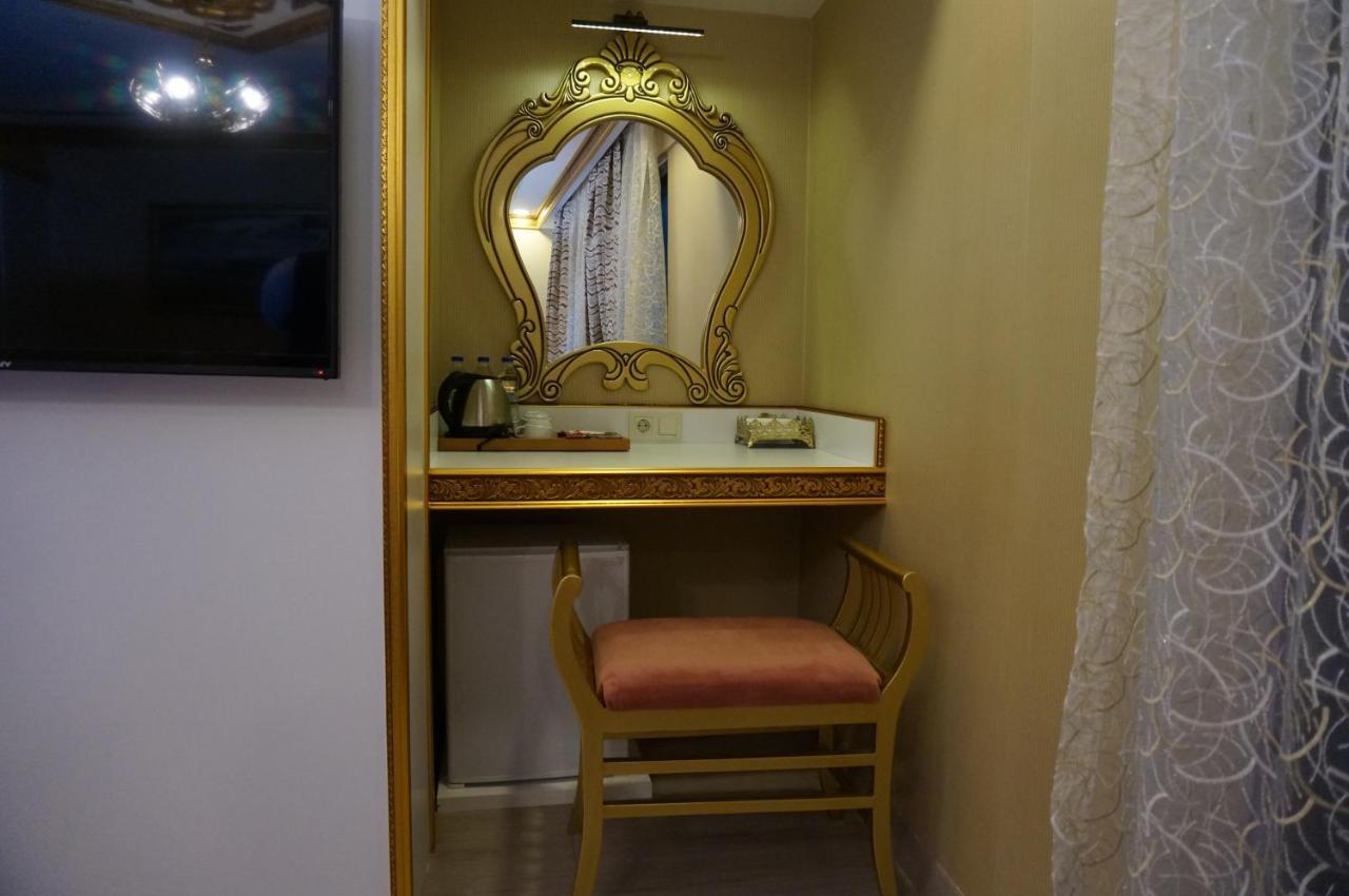 Hotel Phosphorion Istanbulská provincie Exteriér fotografie A dressing table in a hotel room